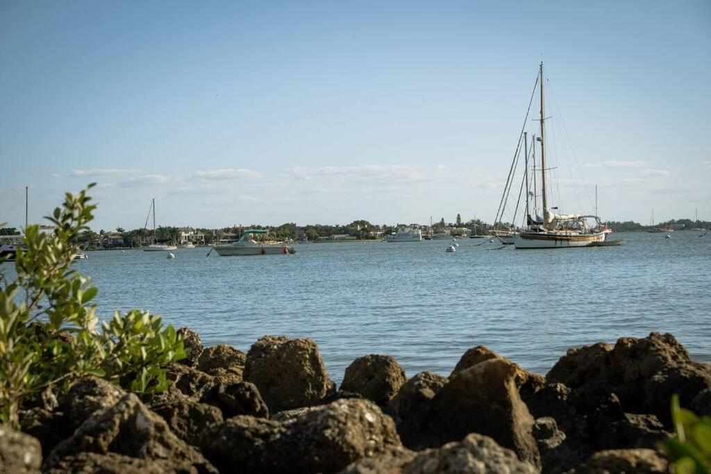 Beautiful Glam Mid-Century 1 Block From Sarasota Bay With Firepit Villa Luaran gambar