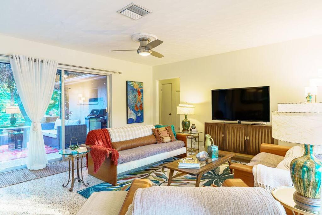 Beautiful Glam Mid-Century 1 Block From Sarasota Bay With Firepit Villa Luaran gambar